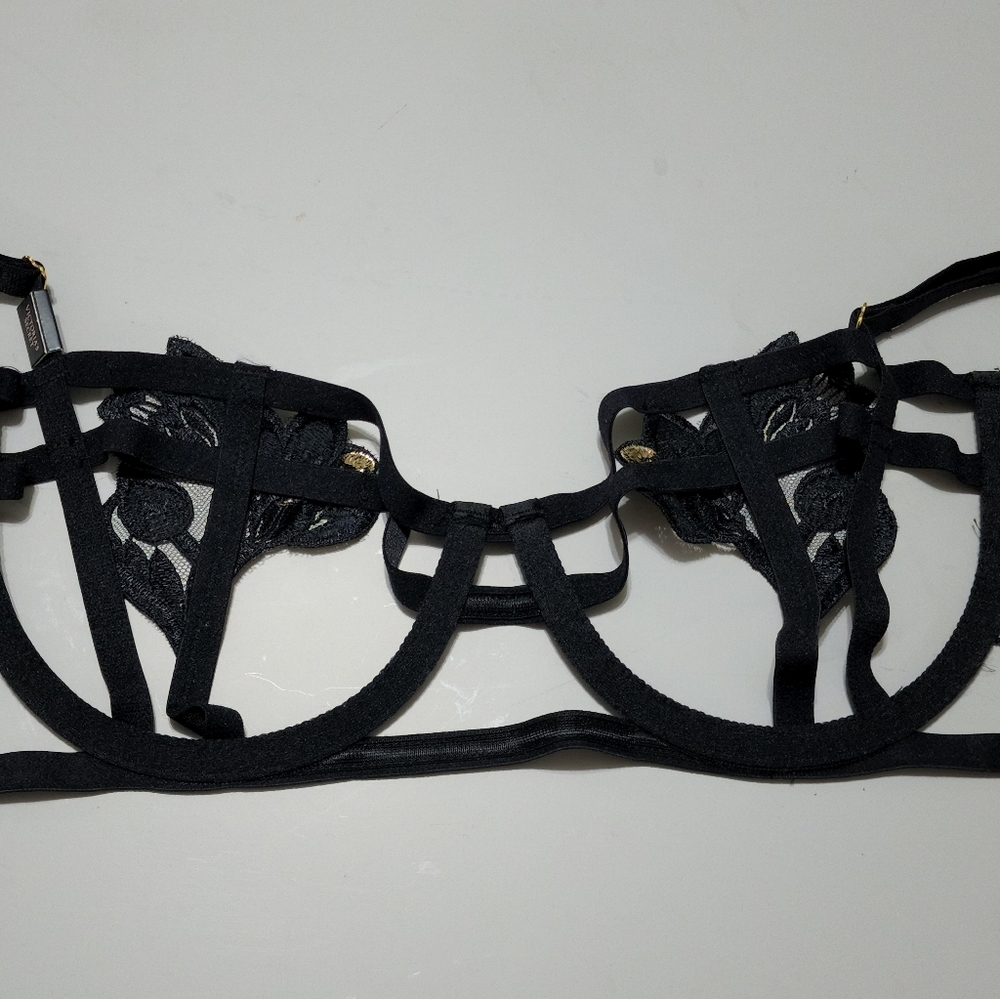 🆕️VS VERY SEXY Strappy Embroidered Open Cup Balconette Bra Size 36B - Picture 13 of 16